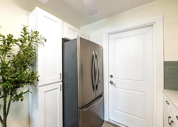 Apartment 2bd 1ba Sunview 2 2mins To Beachpool!